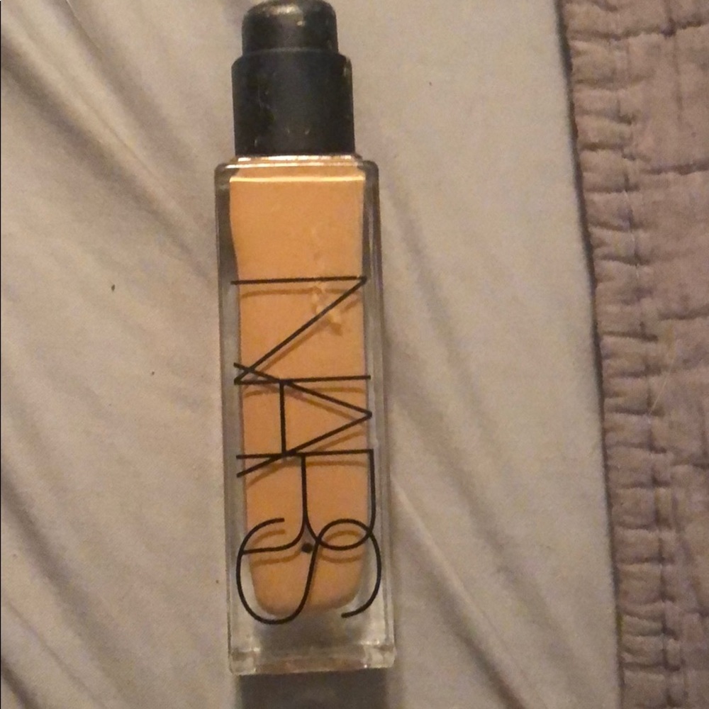 Nars natural radiant foundation Valencia